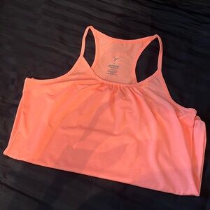 Old Navy workout top - like new!
